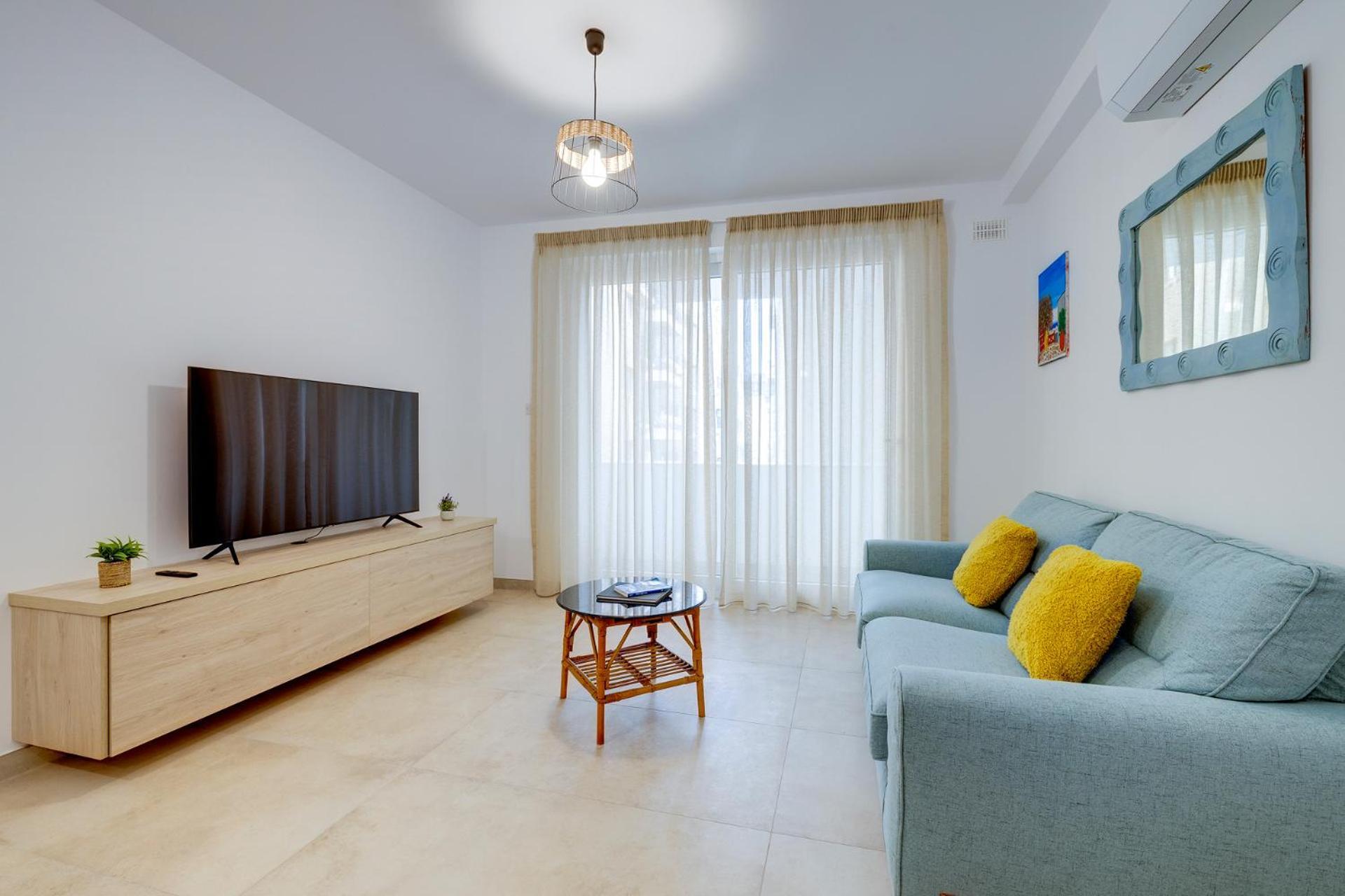 Cool Waters Holiday Apartments Слима Екстериор снимка