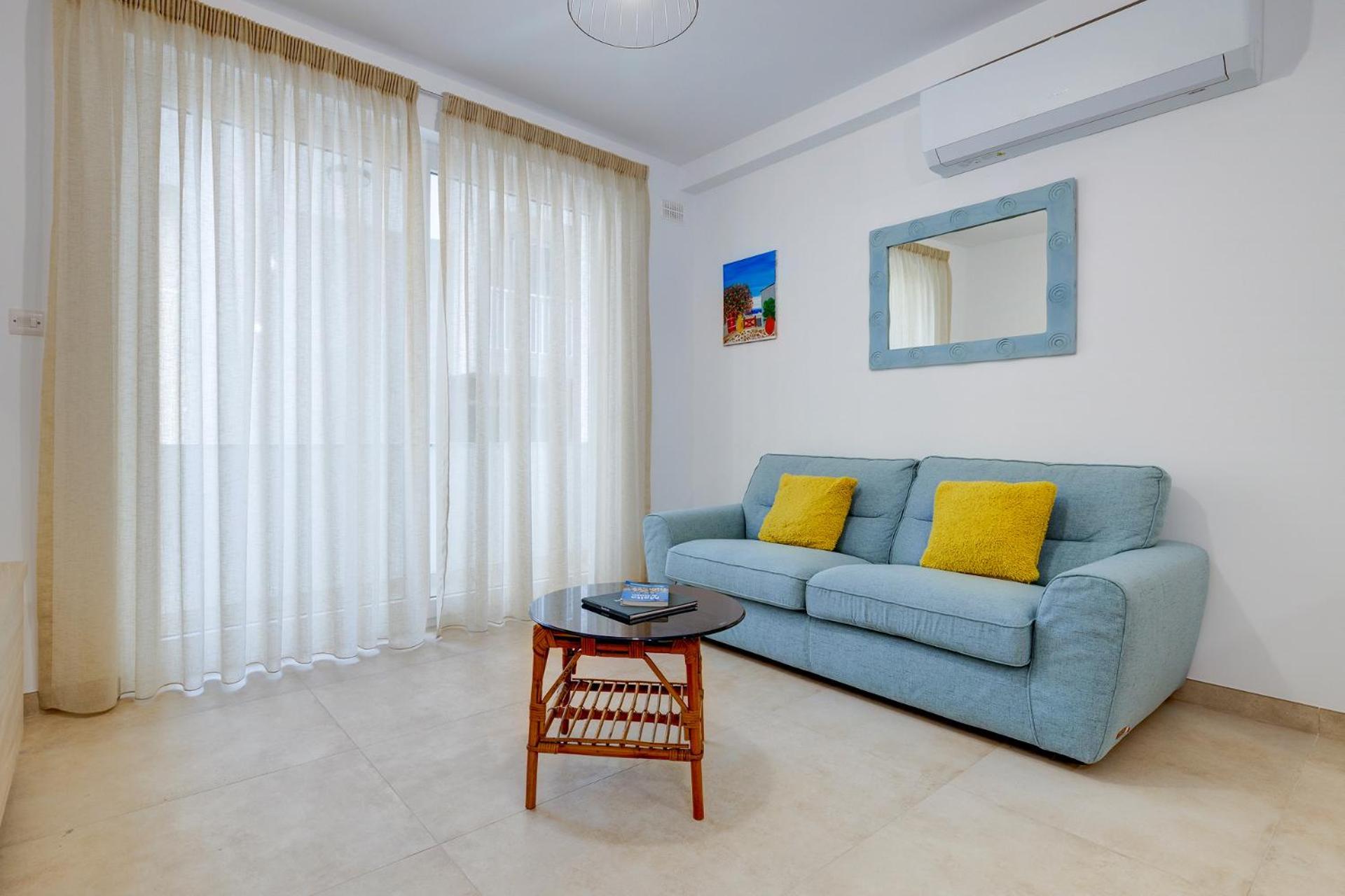 Cool Waters Holiday Apartments Слима Екстериор снимка