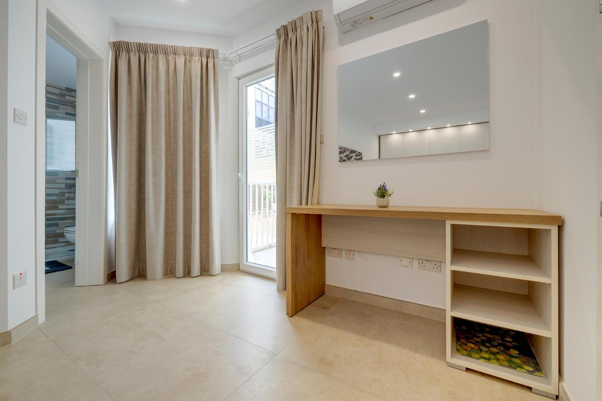 Cool Waters Holiday Apartments Слима Екстериор снимка